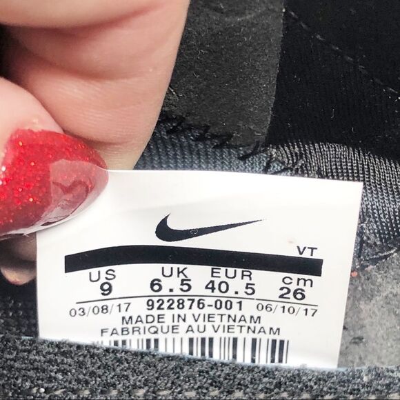 NIKE | Women’s Air Zoom Strong Black & Metallic Purple 9 - Picture 11 of 11